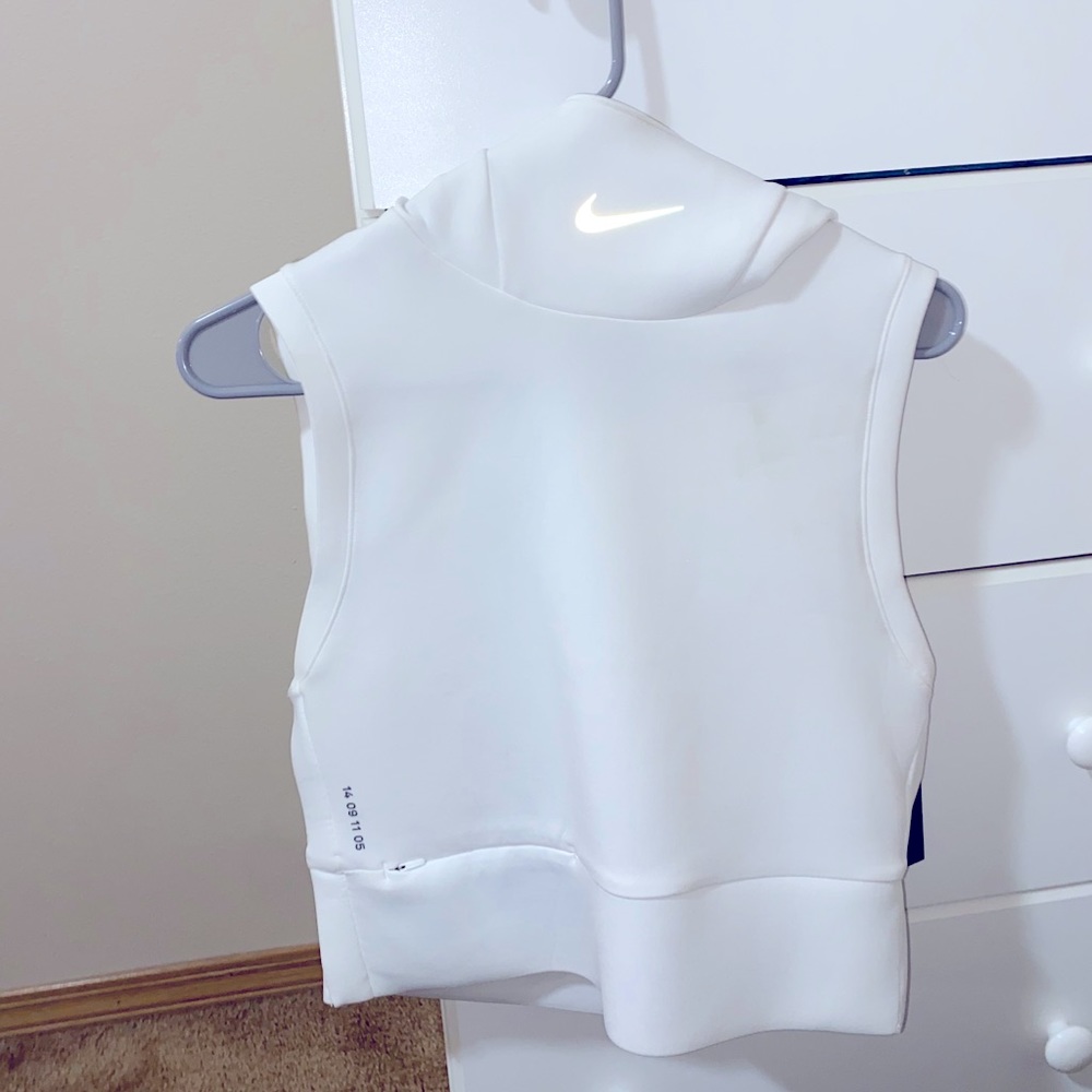 nike cropped button